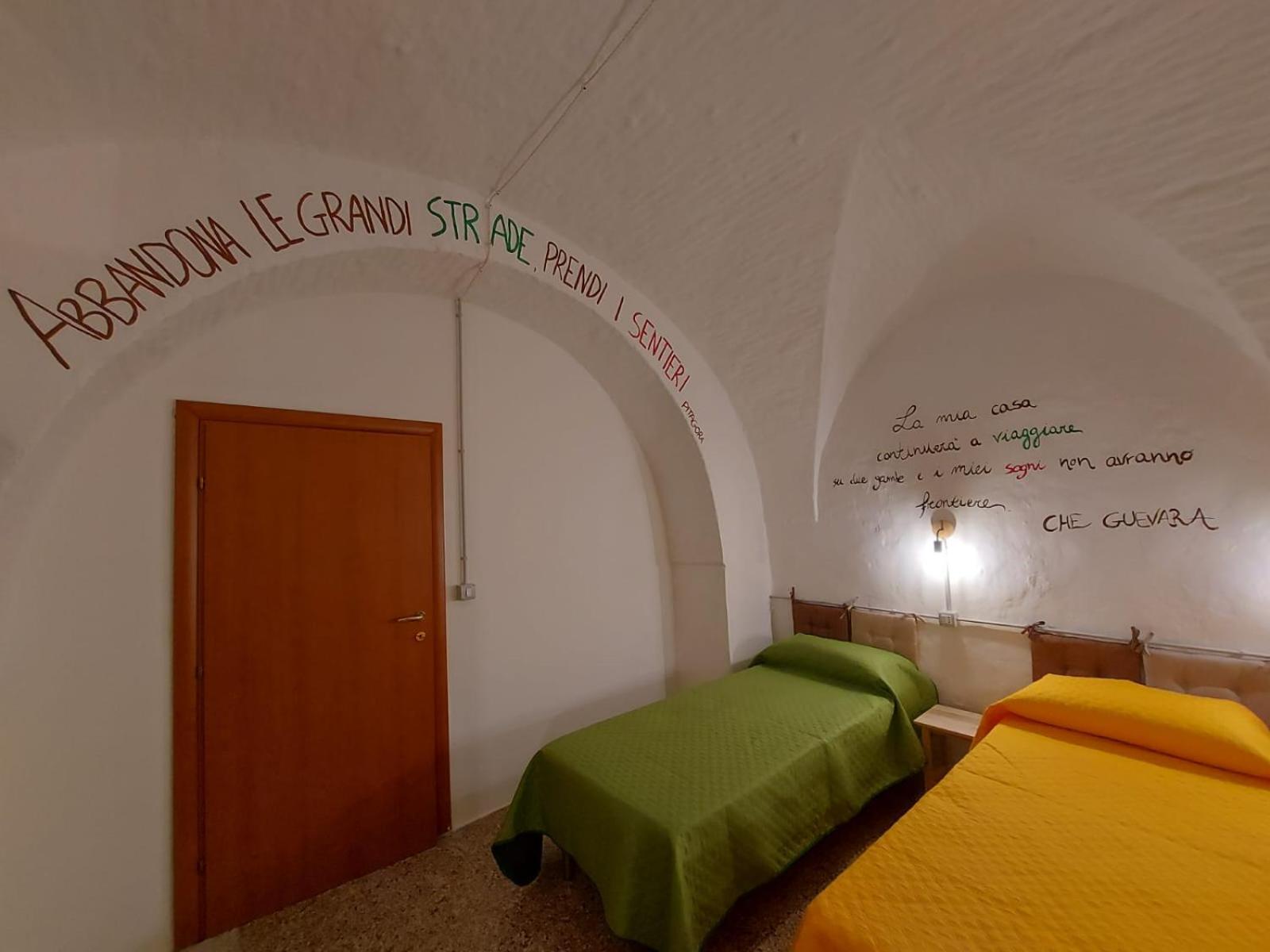 Lupus In Fabula Hostel Miglionico Cameră foto